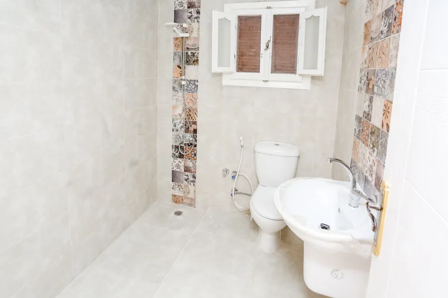 شقة للإيجار160م سموحة (كمبوند فيروزه سموحة)