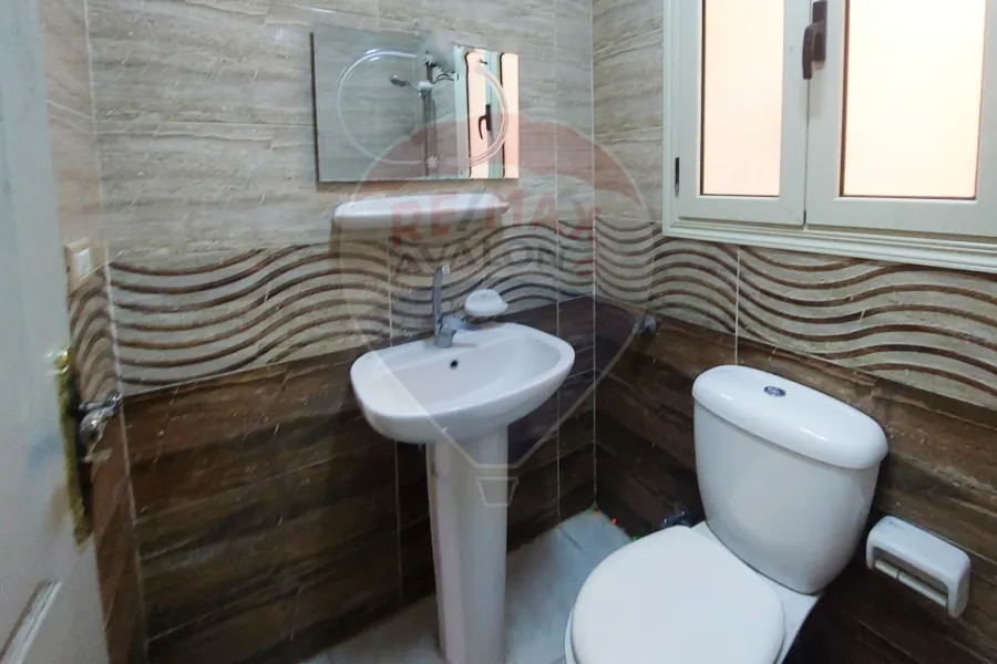 Apartment for rent 185m Louran (steps from Victoria College)