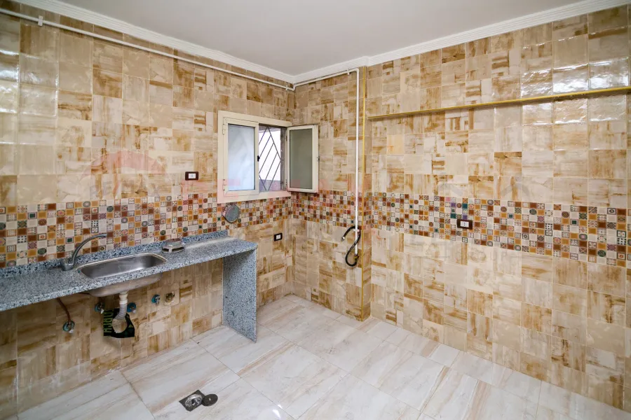 شقة للايجار 175 م كامب شيزار(ش أحمد قمحة)