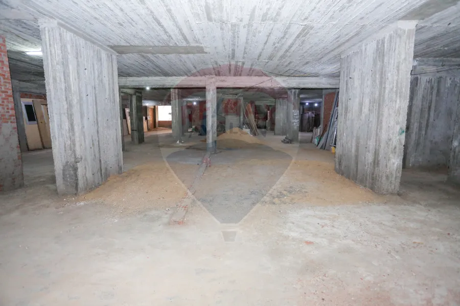 Commercial shop + mezzanine for sale 500 m + 656 m Lauran (Abu Qir St.)