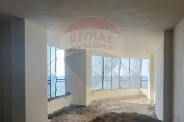 شقة للبيع 190 م كامب شيزار (علي البحر مباشرة)