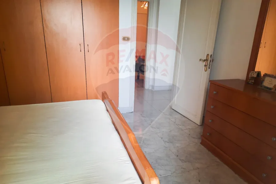 شقة للايجار المفروش 156 م لوران (علي البحر مباشرة)