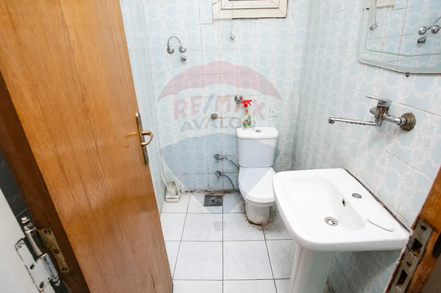 مقر إداري للبيع 200 م سيدي بشر (ميدان محمد نجيب - يري البحر)  -  يصلح لكافة الأنشطة