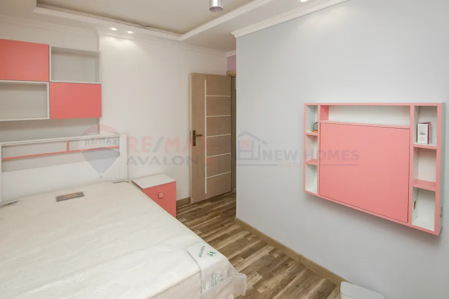 Apartment for sale 190 m Al-Mamoura ( steps from the sea )