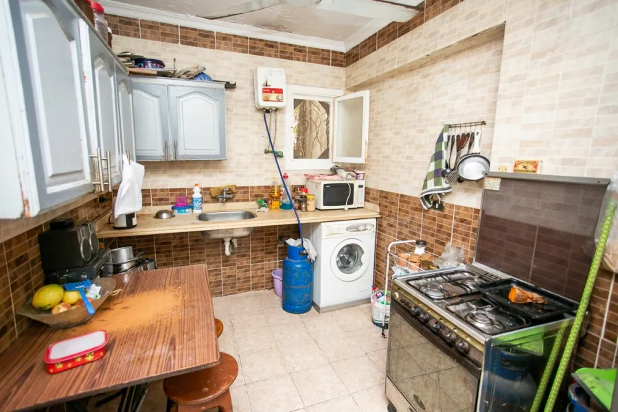 شقة للبيع 165م لوران (بجوار بنك مصر)