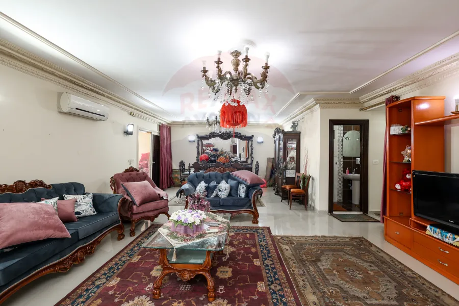 Apartment for sale 400 m Gleem (Arts compound)