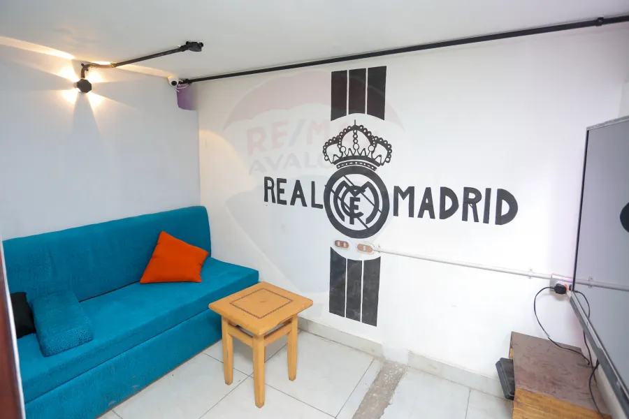 محل 85 م + صندرة 40 م للبيع ميامي (خطوات من اسكندر إبراهيم)