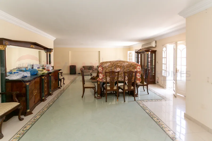 شقة للبيع 330 م  لوران (متفرع من ش الاقبال)