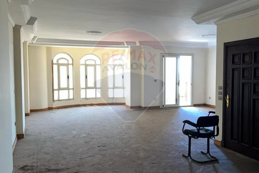 Apartment for sale 275 m Zezinia (steps from Aisha Fahmy Palace)