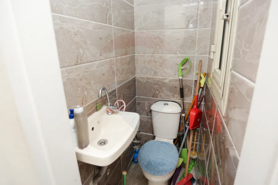 شقة للبيع 200 م جناكليس (ش ابو قير)