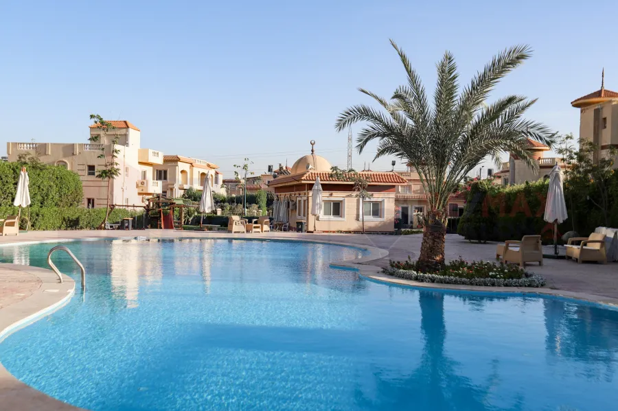 فيلا ستاند الون للبيع 560 م كينج مريوط (العروبه رويال)