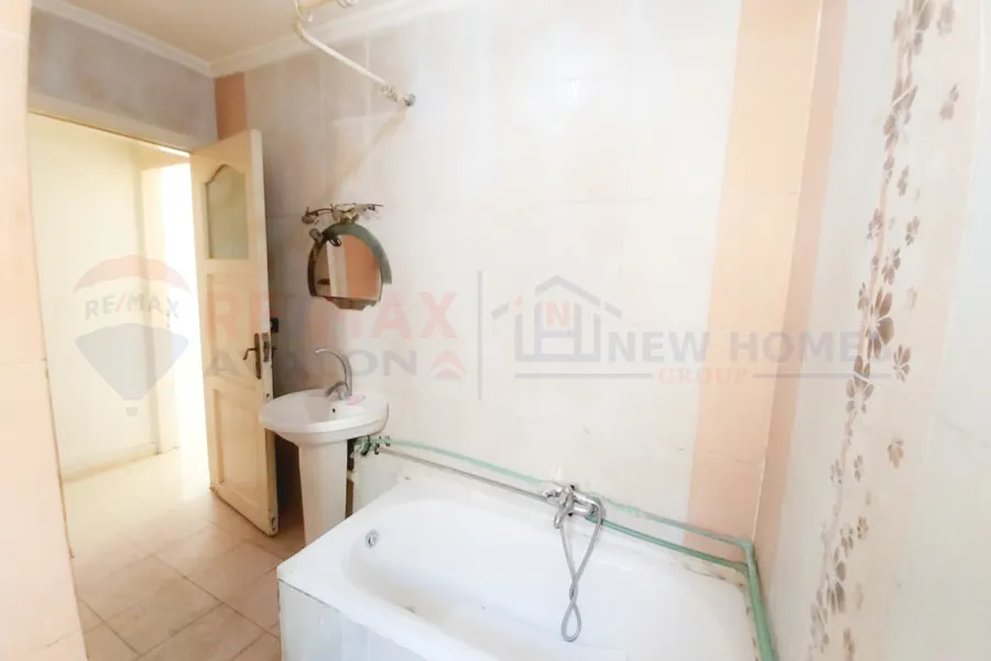 شقة للايجار 110 م سموحة (ش النصر - كومباوند براند )