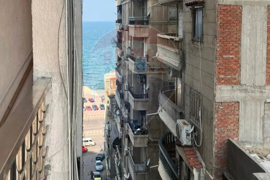 Apartment for sale 100 m Camp Caesar (Steps from the sea)