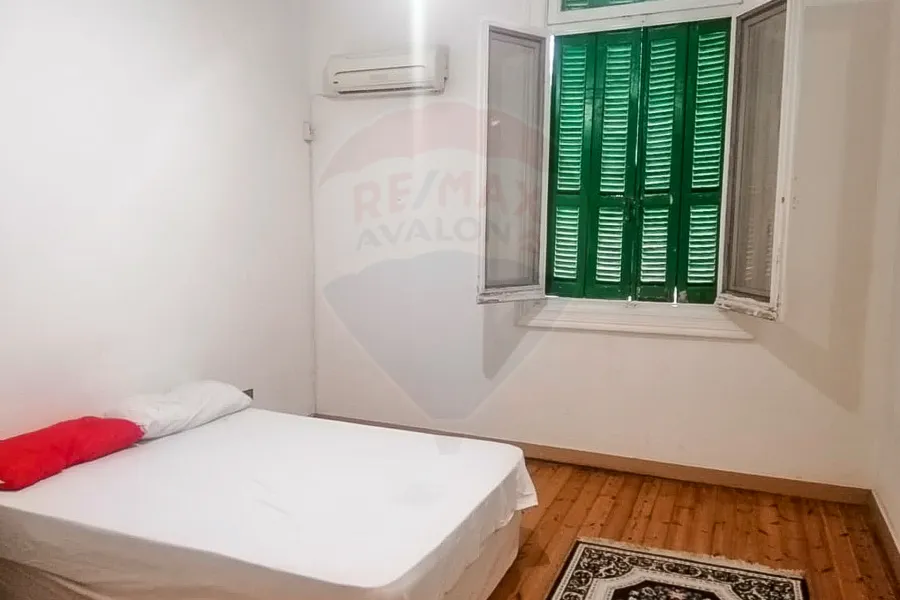 شقة للايجار المفروش 300 م كفر عبده (ش عبد القادر رجب)