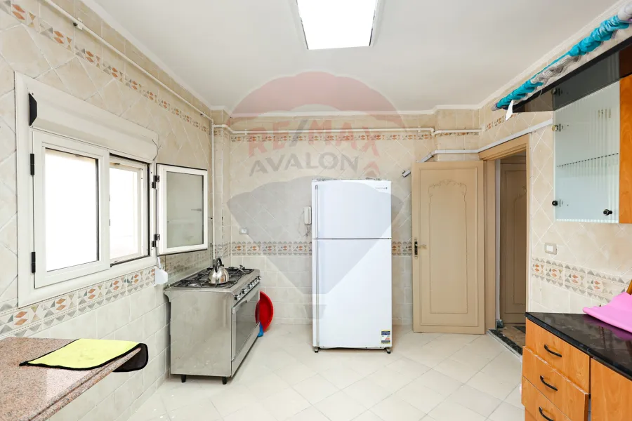 شقة دوبليكس للبيع 260 م المندرة (علي البحر مباشرة)