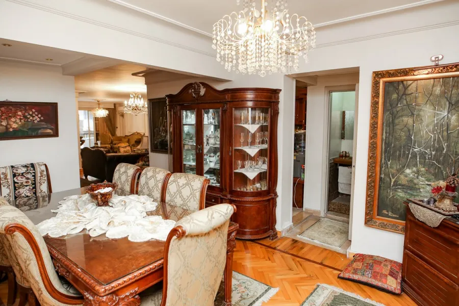 شقة للبيع 165م صافى سابا باشا (خطوات من الترام - بجوار القنصليه الروسية)