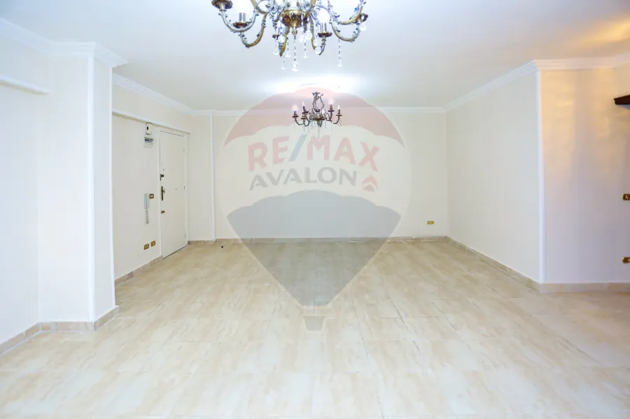 شقة للبيع 122 م سموحة ( خطوات من جرين بلازا )