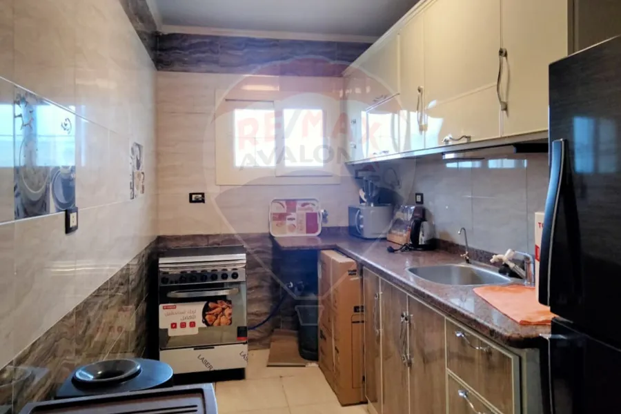 Apartment for rent 200 m El Shatby (University Bridge Street - steps from the sea)