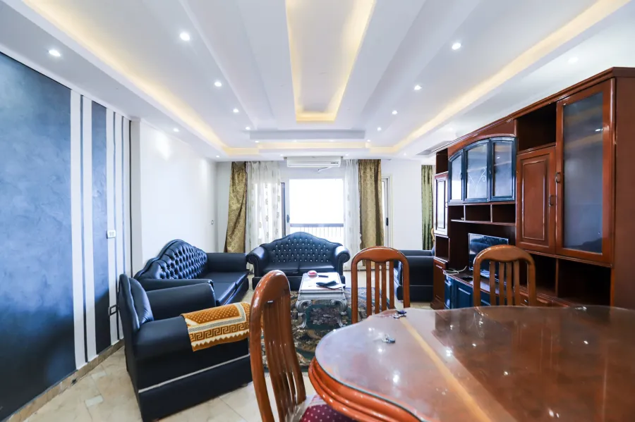 شقة للبيع 169 م ميامي (على البحر مباشرة)