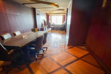 مكتب للايجار المفروش 270 م ميامي (علي البحر مباشرة)