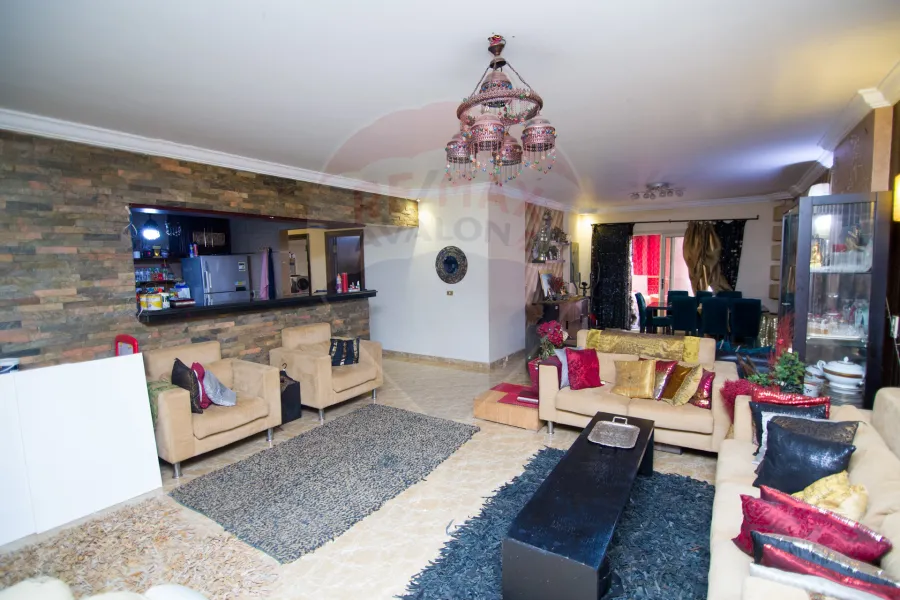 شقة للبيع 220 م لوران ( كيروسيز مول )