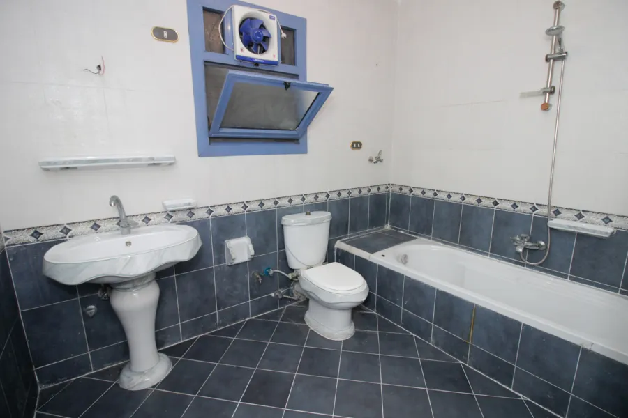 شقة للبيع 200م ستانلي (2 نمرة من البحر)