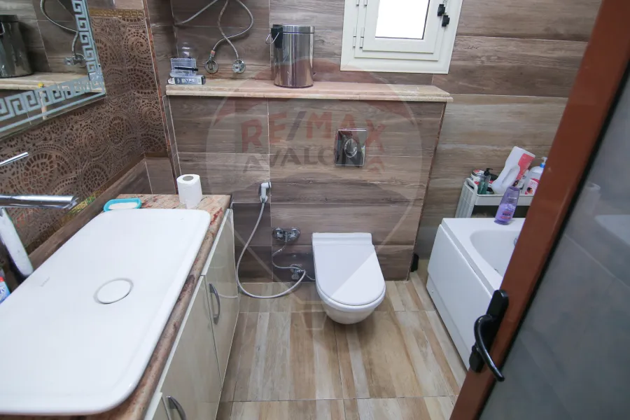 شقة للبيع 240 م محرم بك (ش المأمون مباشرة)