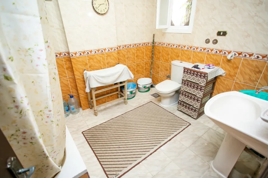 شقة للبيع 165م لوران (بجوار بنك مصر)