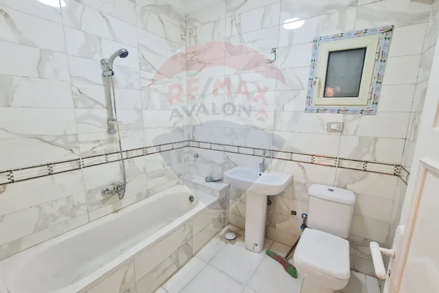 شقة إداري للايجار 170 م العصافرة (بجوار بجوار فندق الوردة البيضاء)