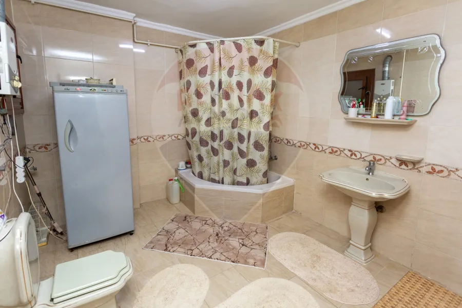 شقة للبيع 330 م سبورتنج (شارع طيبة)