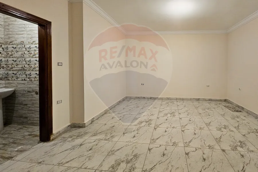 Apartment for sale 175 m Gleem (steps from the sea)