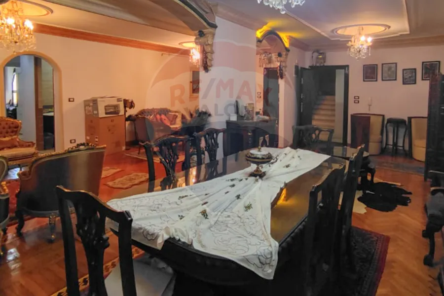 شقة للبيع 250 م محطة الرمل (ش عبد الفتاح يحيي)