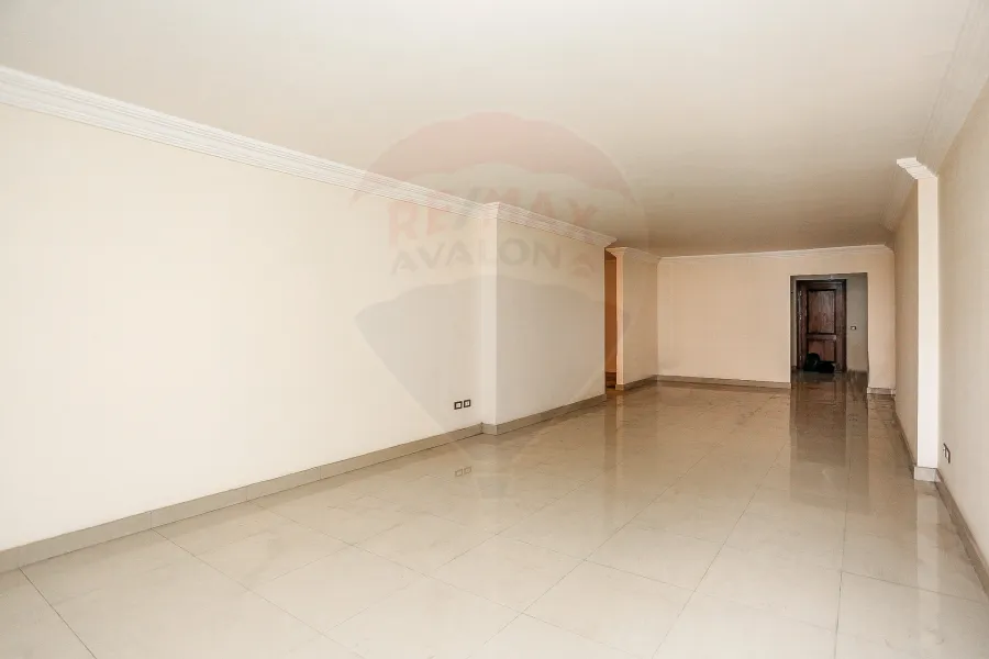 Apartment for sale 225m Smouaha (Fawzi moaaz main st - brand building)