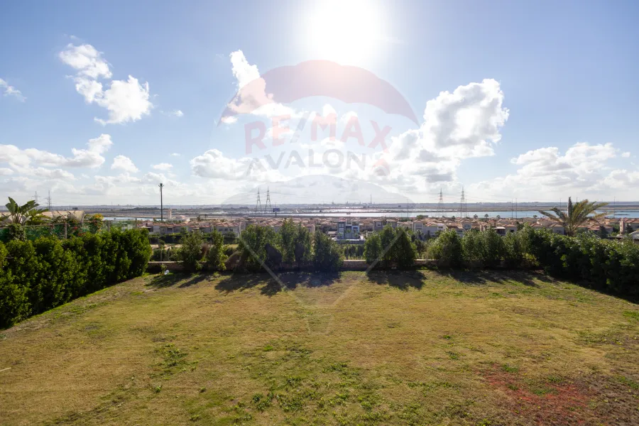 فيلا ستاند الون للبيع 1,300 م كينج مريوط (اليكس ويست - انطونيادس نموذج V2)