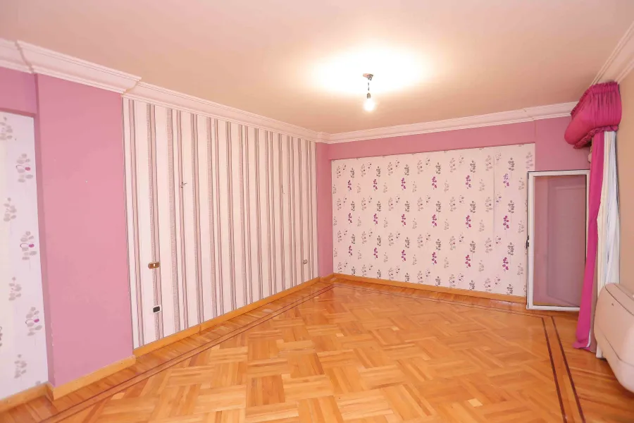 شقة دوبلكس للبيع 600م بسموحة (ش بهاء الدين الغتورى) خطوات من شارع فوزى معاذ