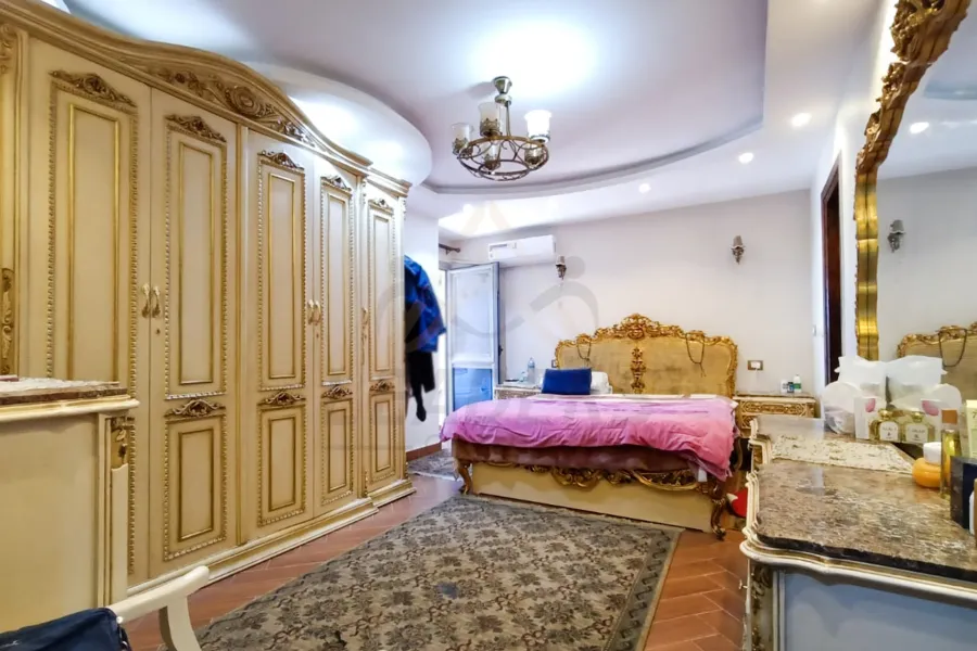 شقة للبيع 160 م رشدي (ش ابراهيم حلمي)