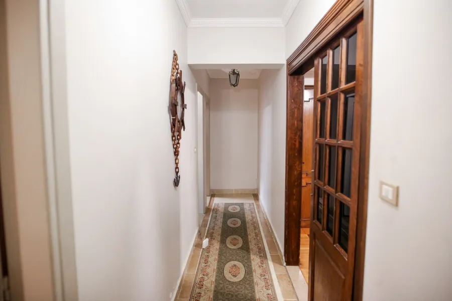 شقة للبيع 165م صافى سابا باشا (خطوات من الترام - بجوار القنصليه الروسية)