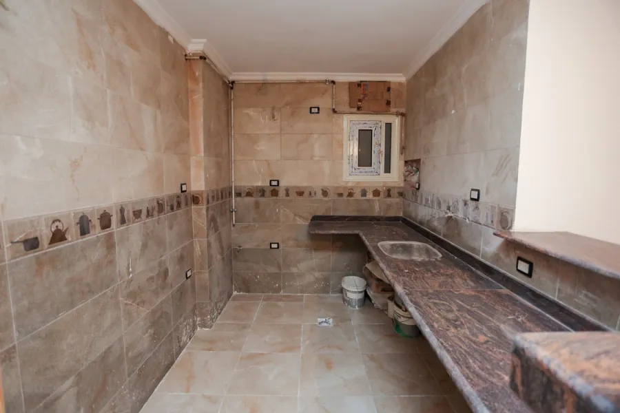 شقة للبيع 150م محرم بك (ش جرين الرئيسي)