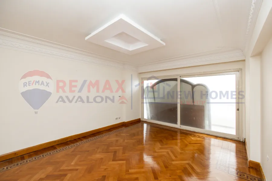 Apartment for sale 250 m Gleem (directly on the sea)