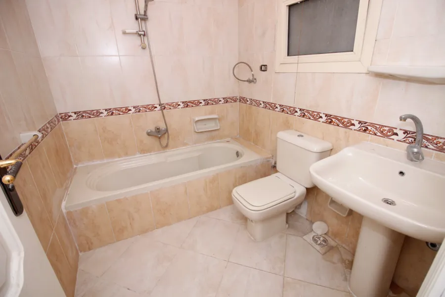 شقة للبيع 200م ستانلي (2 نمرة من البحر)