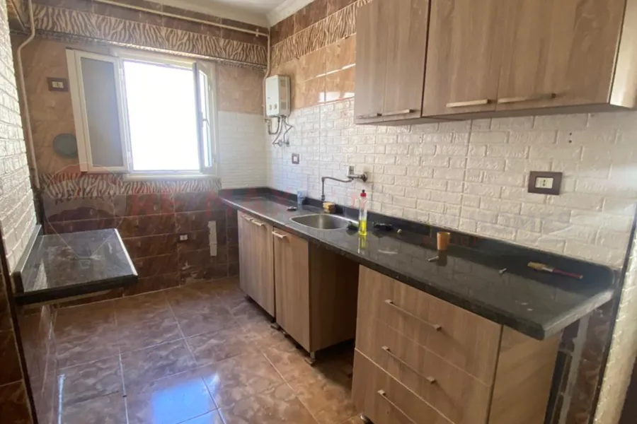 شقة للبيع 115 م سبورتنج (امام نادي سبورتنج)