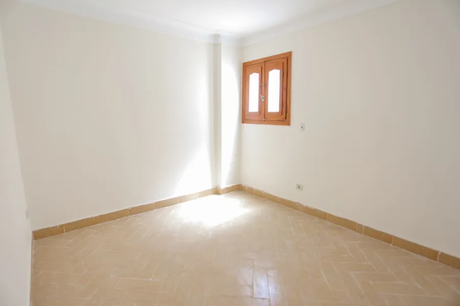 Apartment For Sale 200m Sporting (Luxour St.)