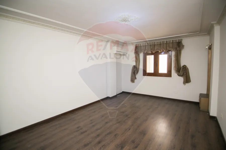 Apartment for sale 190 m Rushdi (second number from the tram)