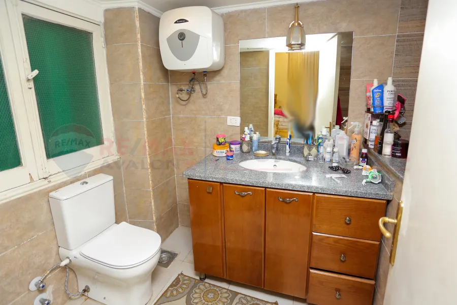 Residential/administrative apartment for rent 250 m El-Attarin (Hussein Hegazy St.)