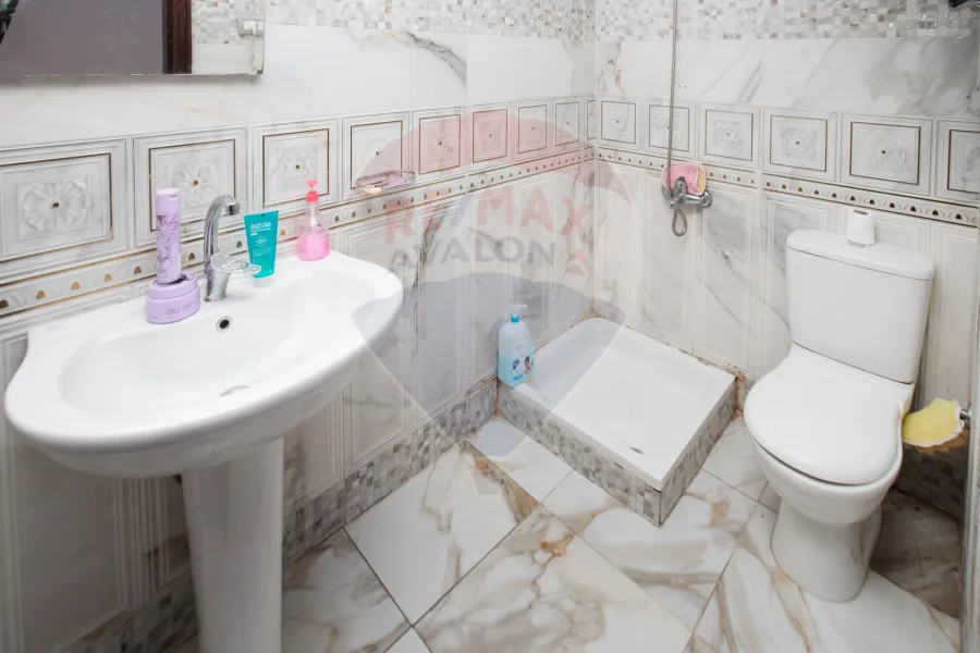 شقة للبيع 150 م  المندرة  (على البحر مباشرة )