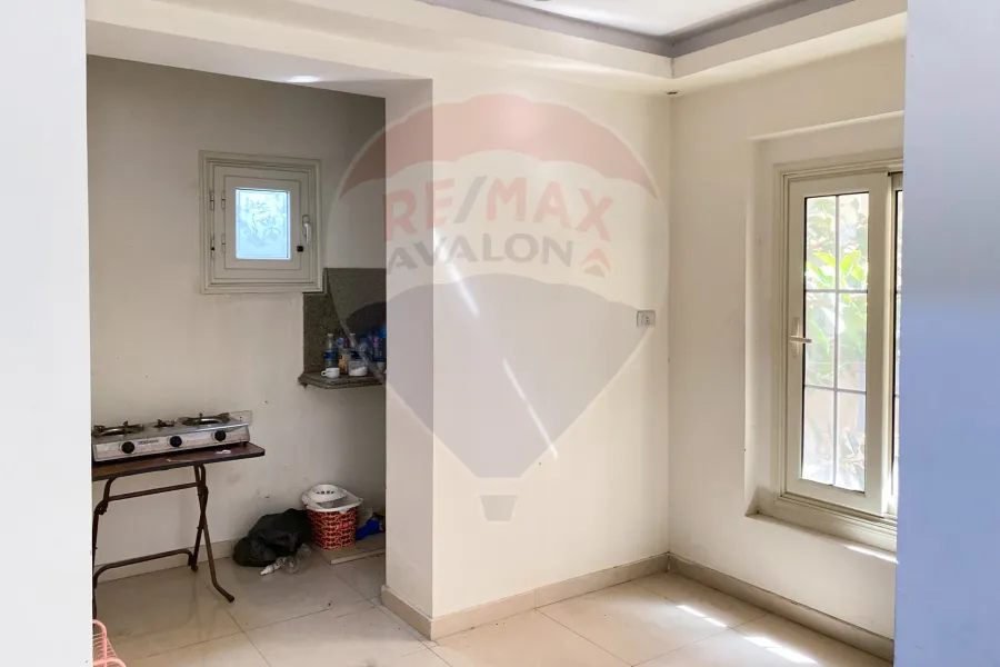 شقة للبيع 165 م زيزينيا (بين الترام و البحر)