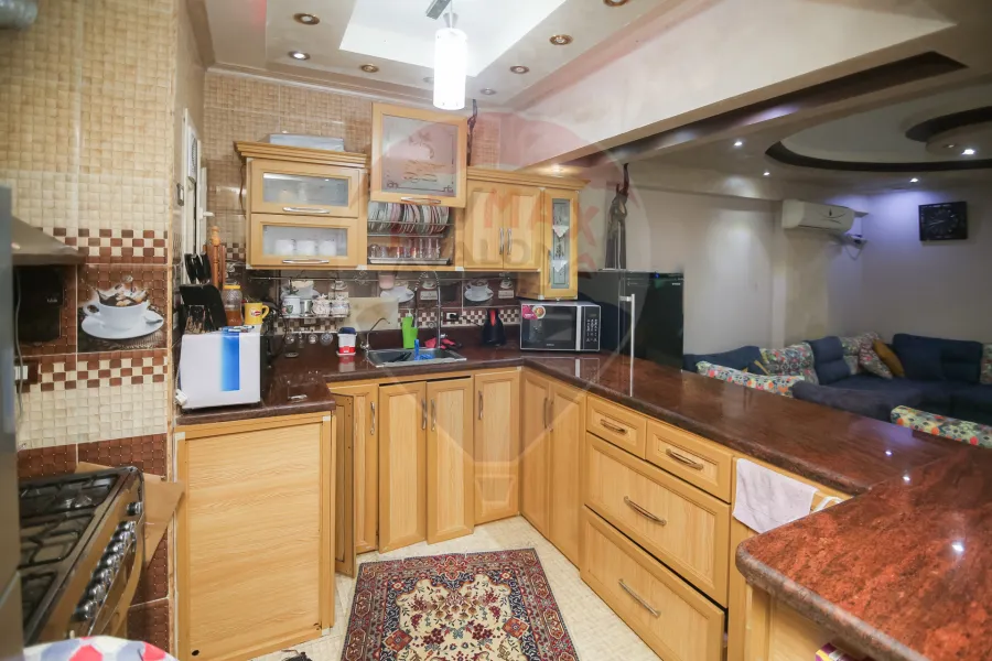 شقة للبيع 135 م باكوس (ش الإذاعة)