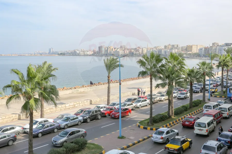 Apartment For rent 100 m Al Mansheya (directly on the sea)