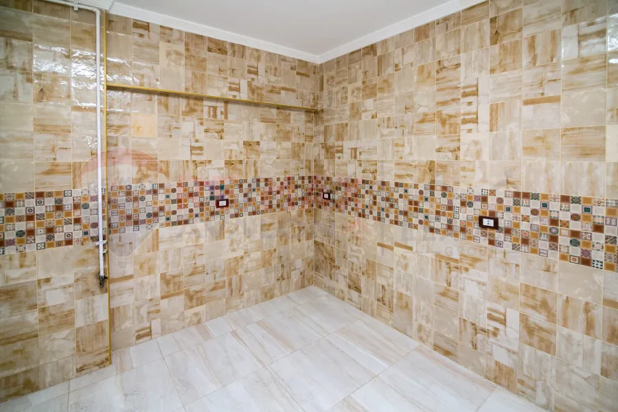 شقة للايجار 175 م كامب شيزار(ش أحمد قمحة)