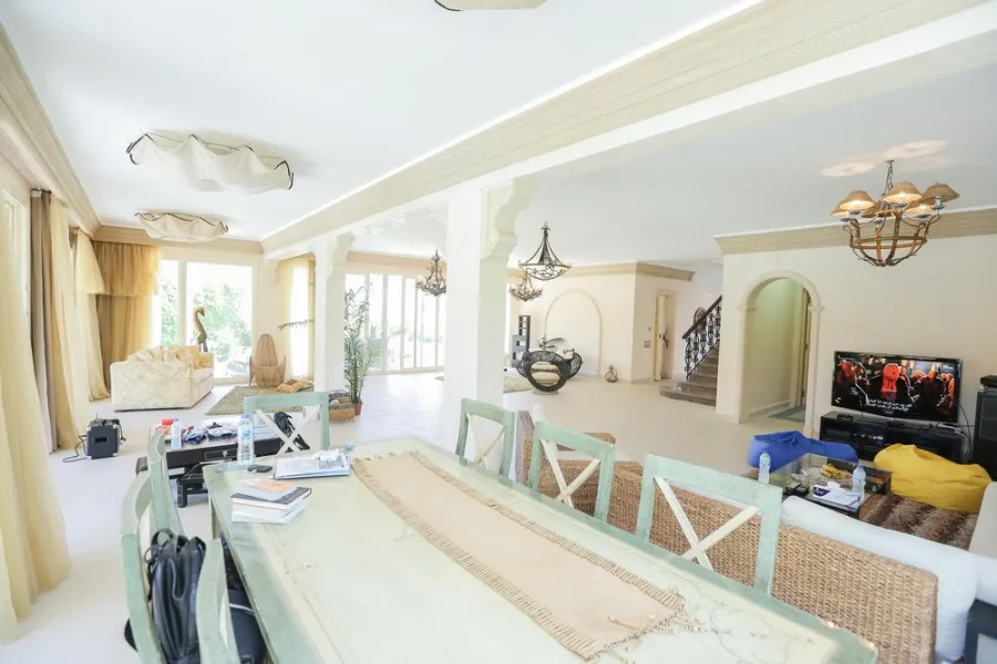 فيلا مستقلة فاخرة  2000م للبيع بلسان الوزراء